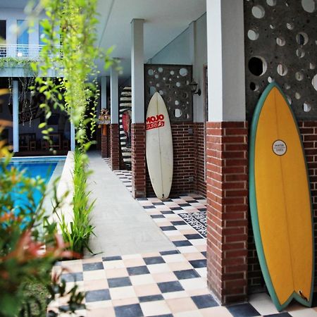 Mojosurf Camp Canggu Екстериор снимка